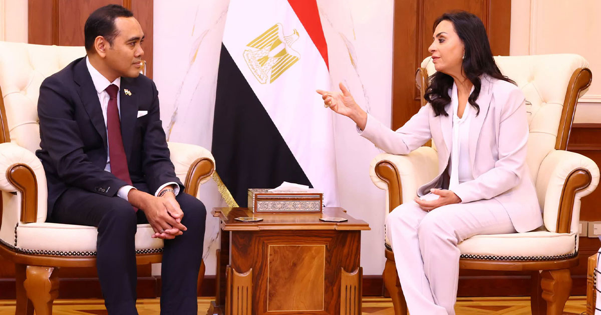 اللقاء مع وزير الدولة السنغافوري